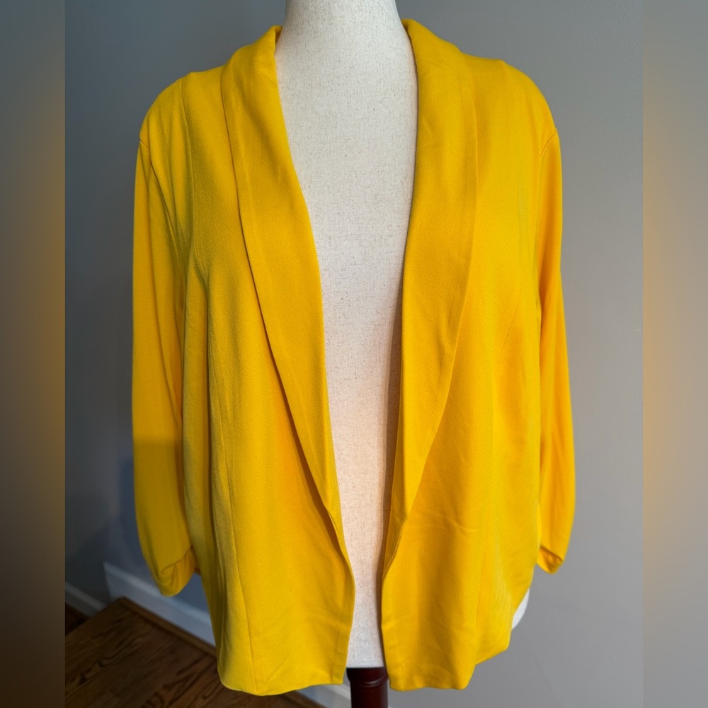 NWT Torrid Light Crepe Ruched Sleeve Yellow Blazer - Torrid Size 3 (22-24, 3X)